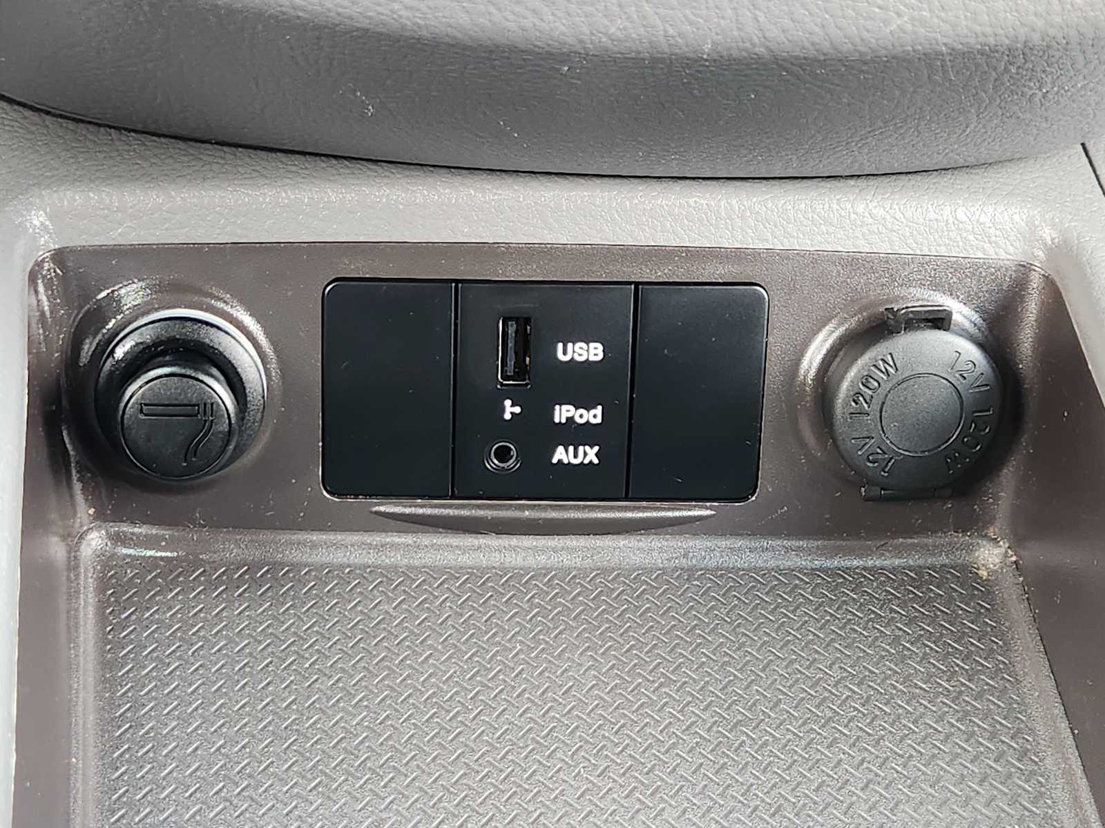 Thumbnail: 2010 Hyundai Santa Fe - 28