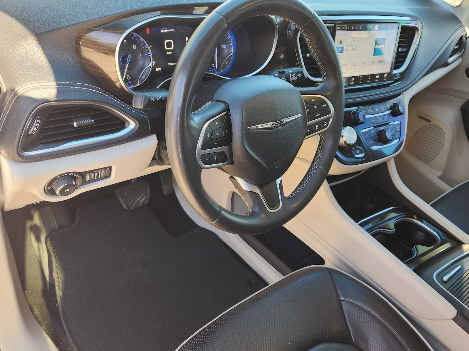 Thumbnail: 2022 Chrysler Pacifica - 2