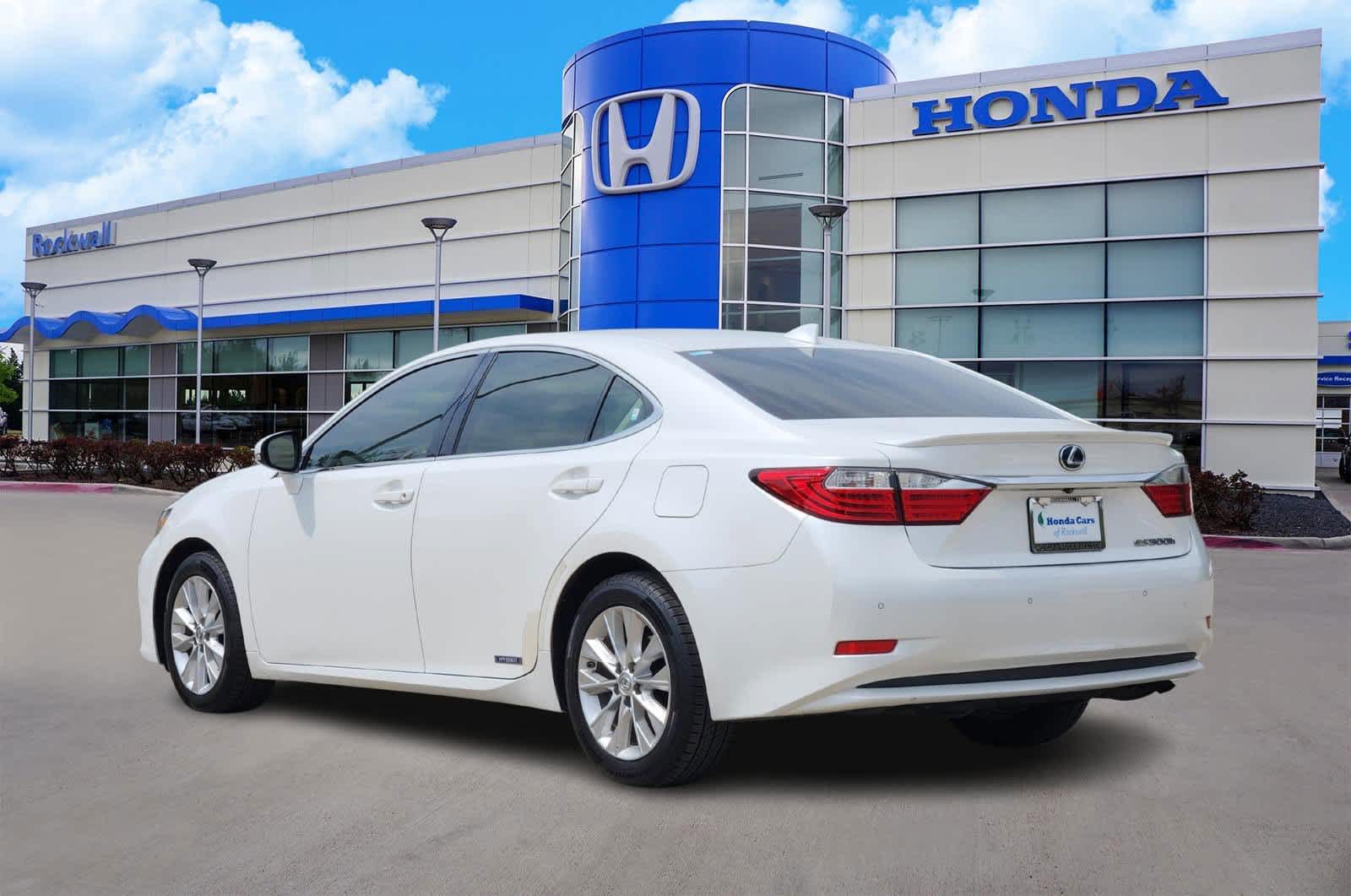 Thumbnail: 2015 Lexus ES - 4