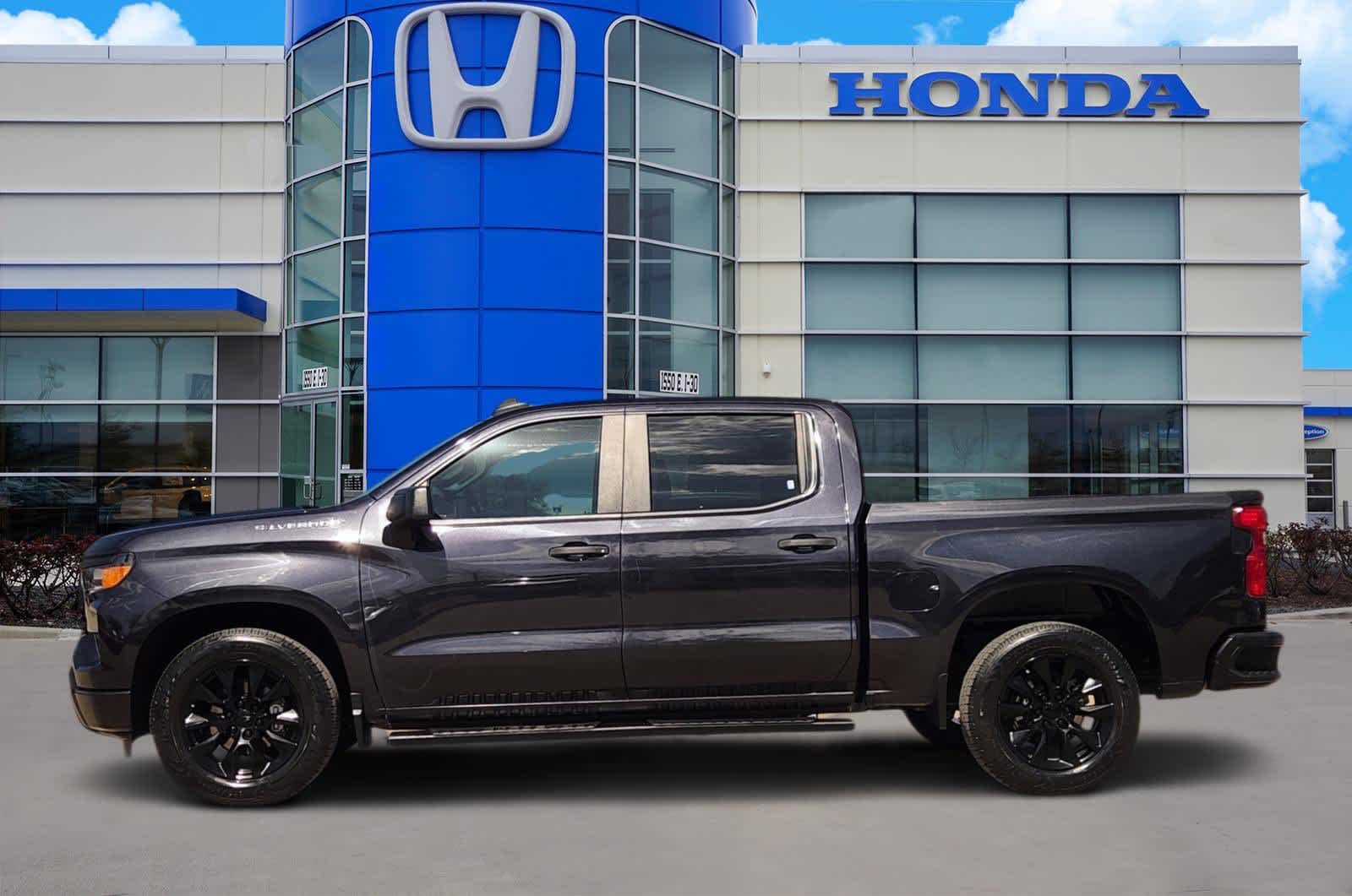 Thumbnail: 2022 Chevrolet Silverado 1500 - 3