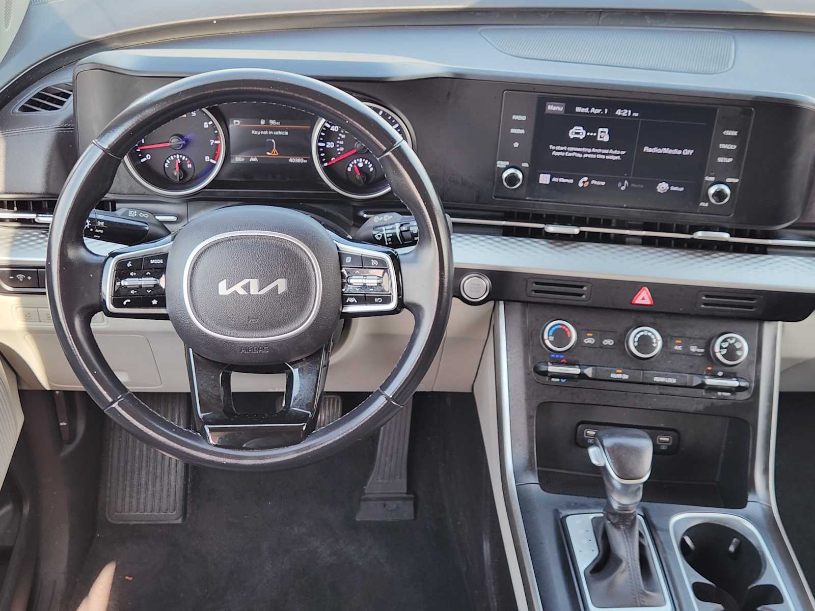 Thumbnail: 2022 Kia Carnival - 16