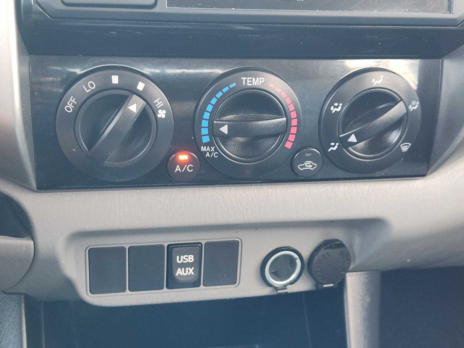 Thumbnail: 2013 Toyota Tacoma - 27