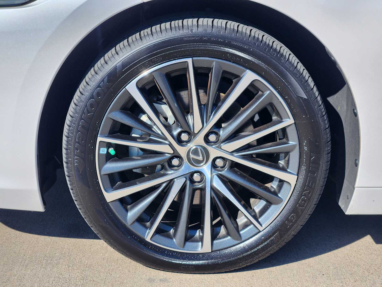 Thumbnail: 2022 Lexus ES - 22