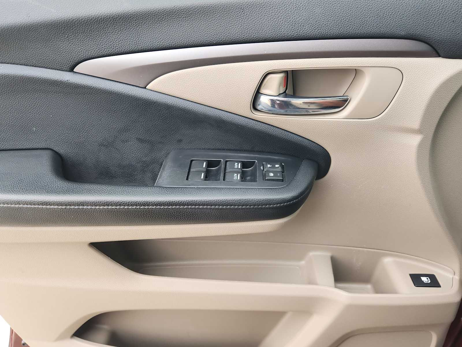 Thumbnail: 2020 Honda Pilot - 30