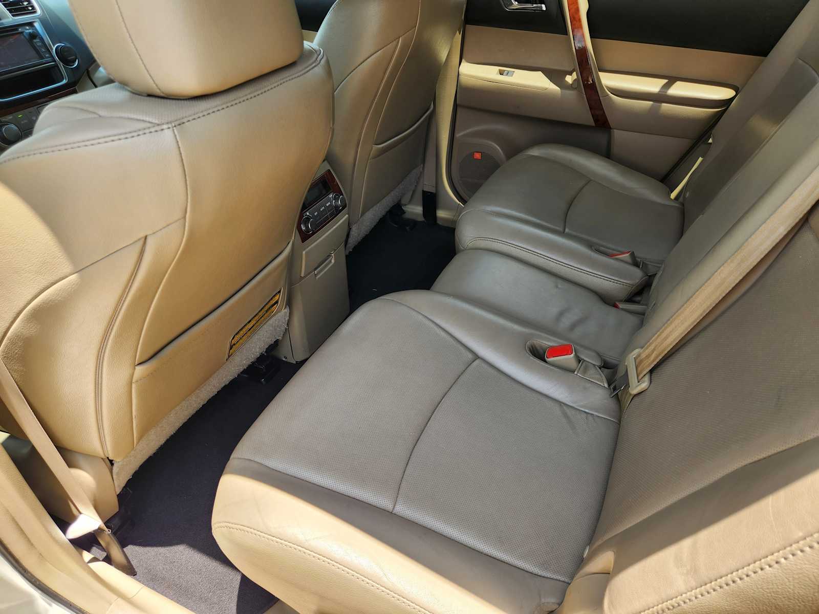 Thumbnail: 2013 Toyota Highlander - 12
