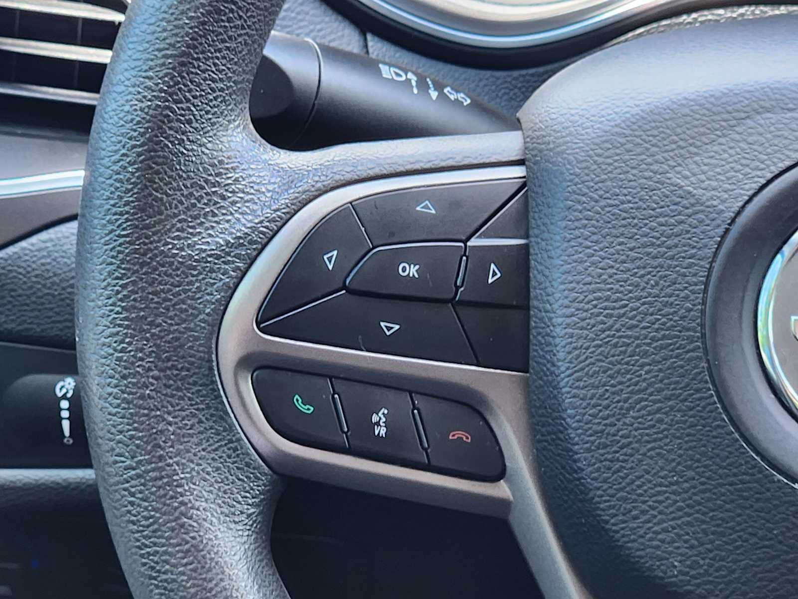 Thumbnail: 2020 Jeep Cherokee - 31