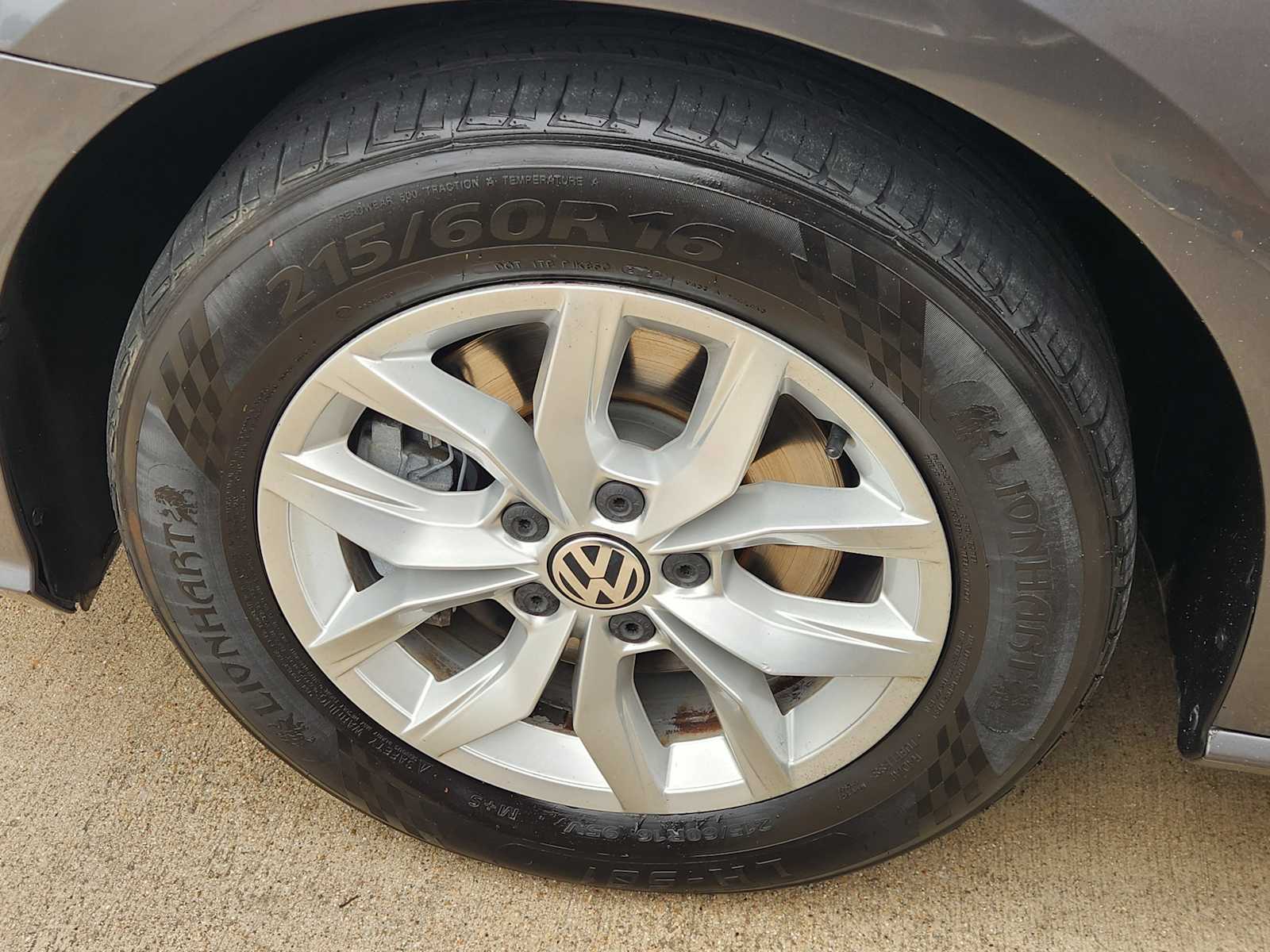 Thumbnail: 2017 Volkswagen Passat - 9