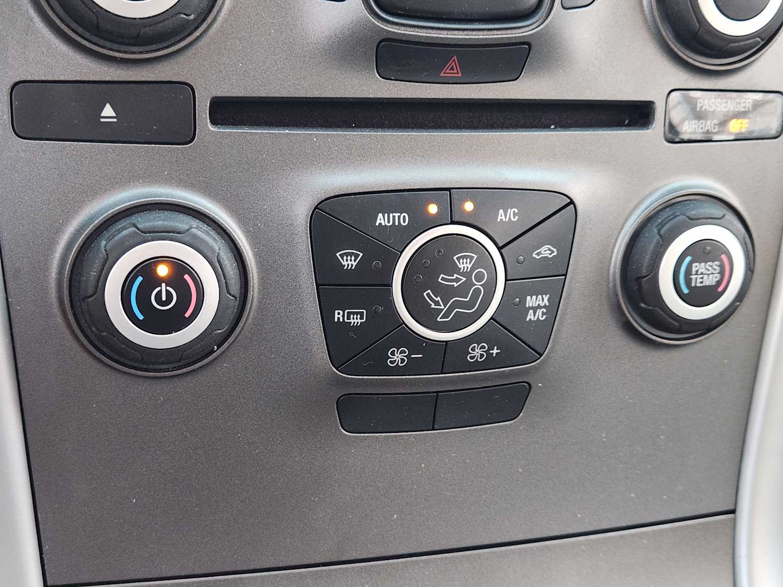 Thumbnail: 2014 Ford Edge - 25