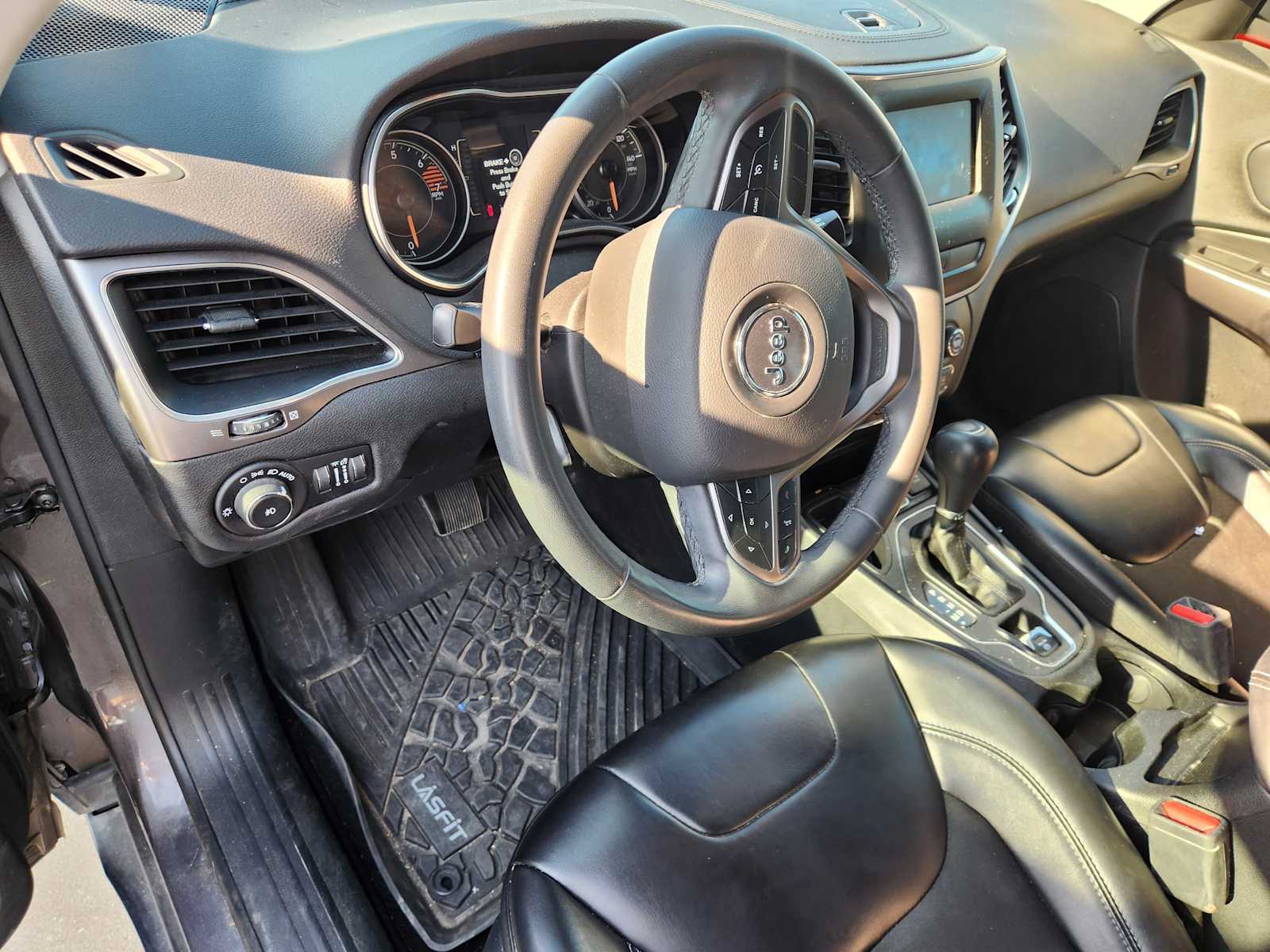 Thumbnail: 2020 Jeep Cherokee - 8
