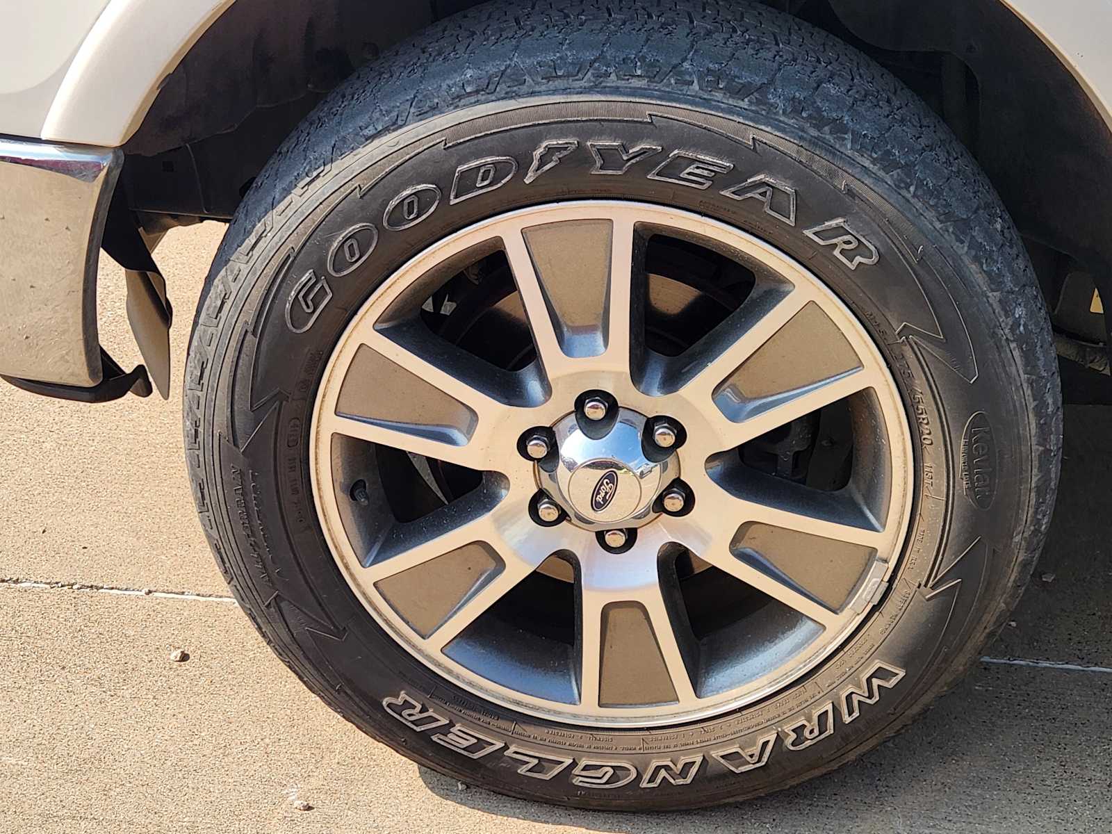 2014 Ford F-150 Lariat 11