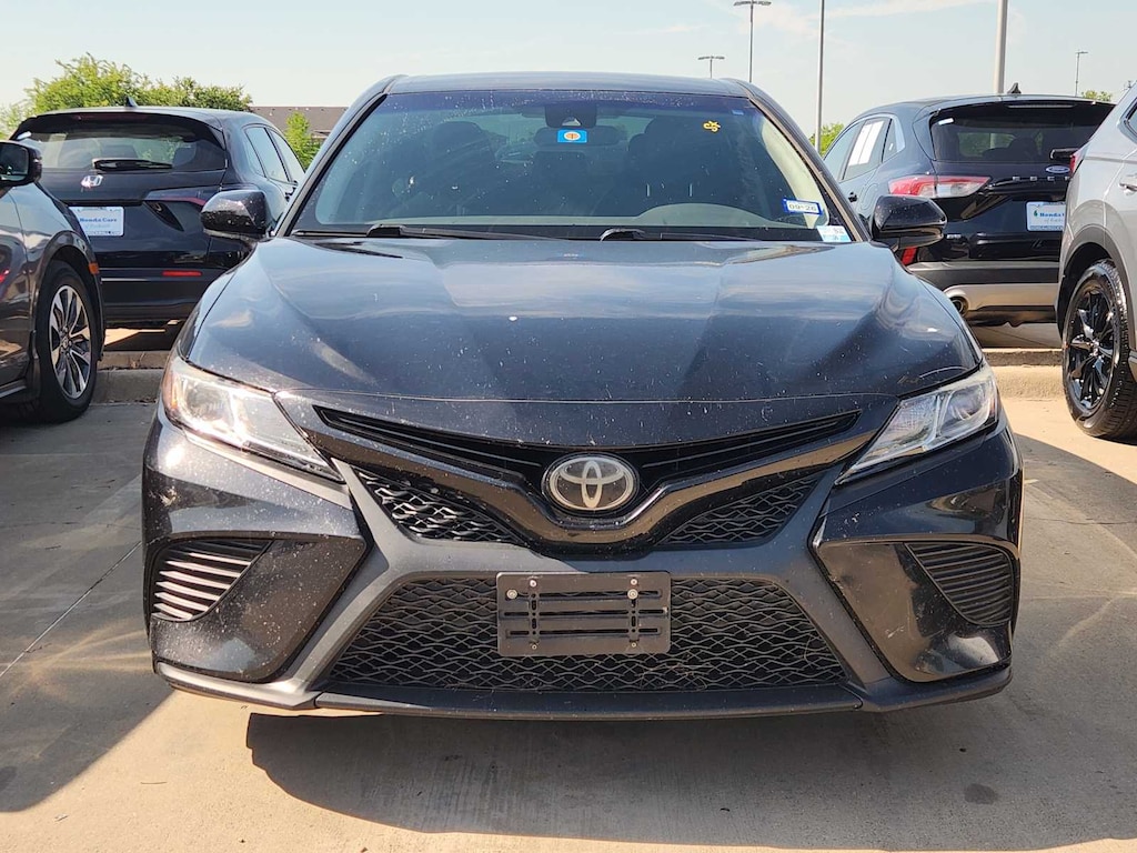 Used 2020 Toyota Camry SE Sedan