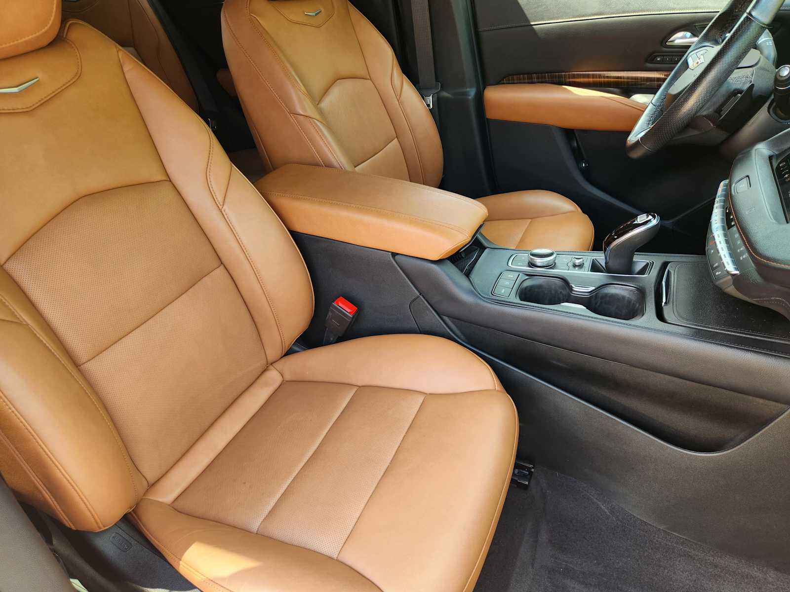 Thumbnail: 2021 Cadillac XT4 - 14