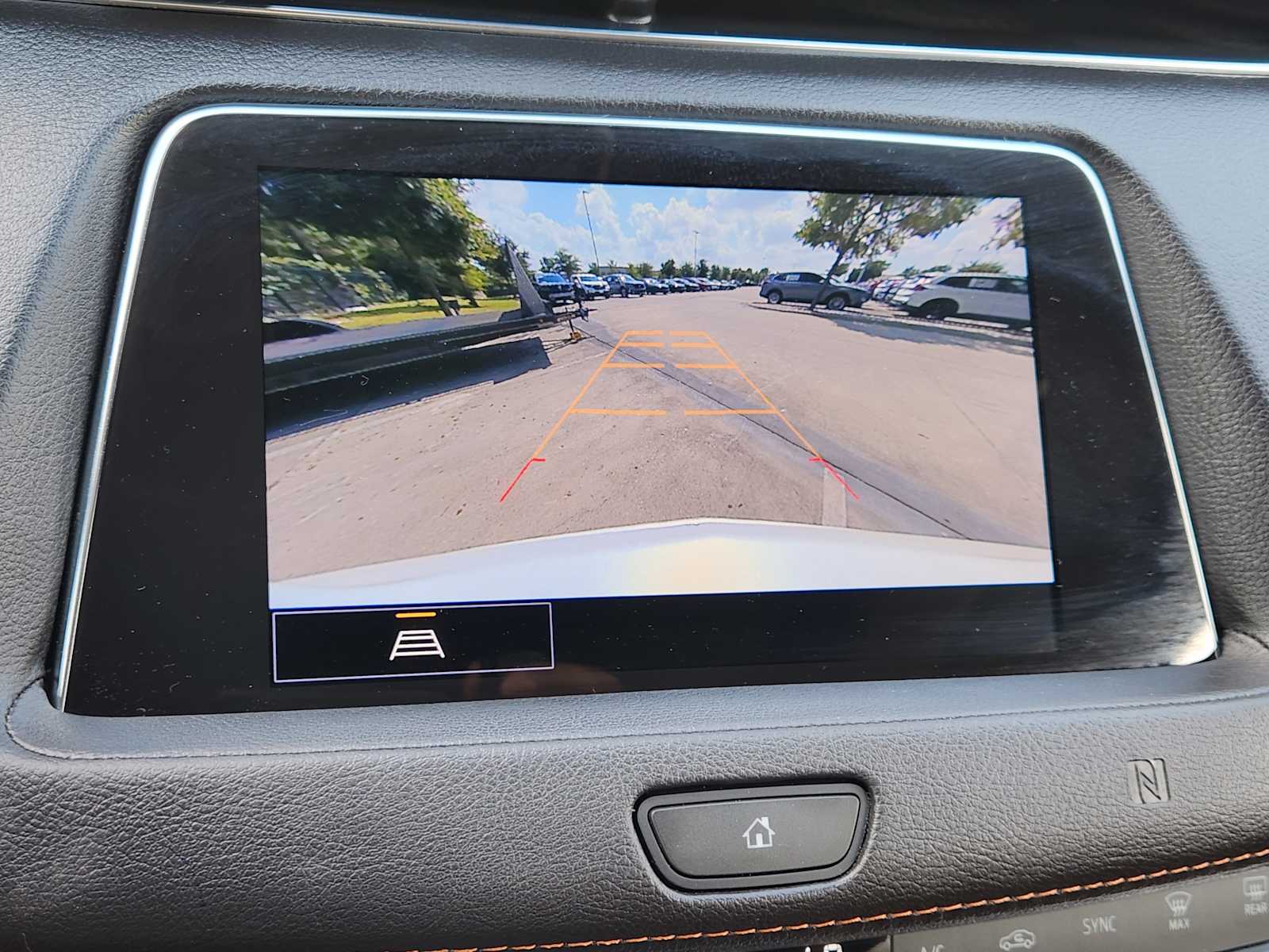 Thumbnail: 2021 Cadillac XT4 - 25