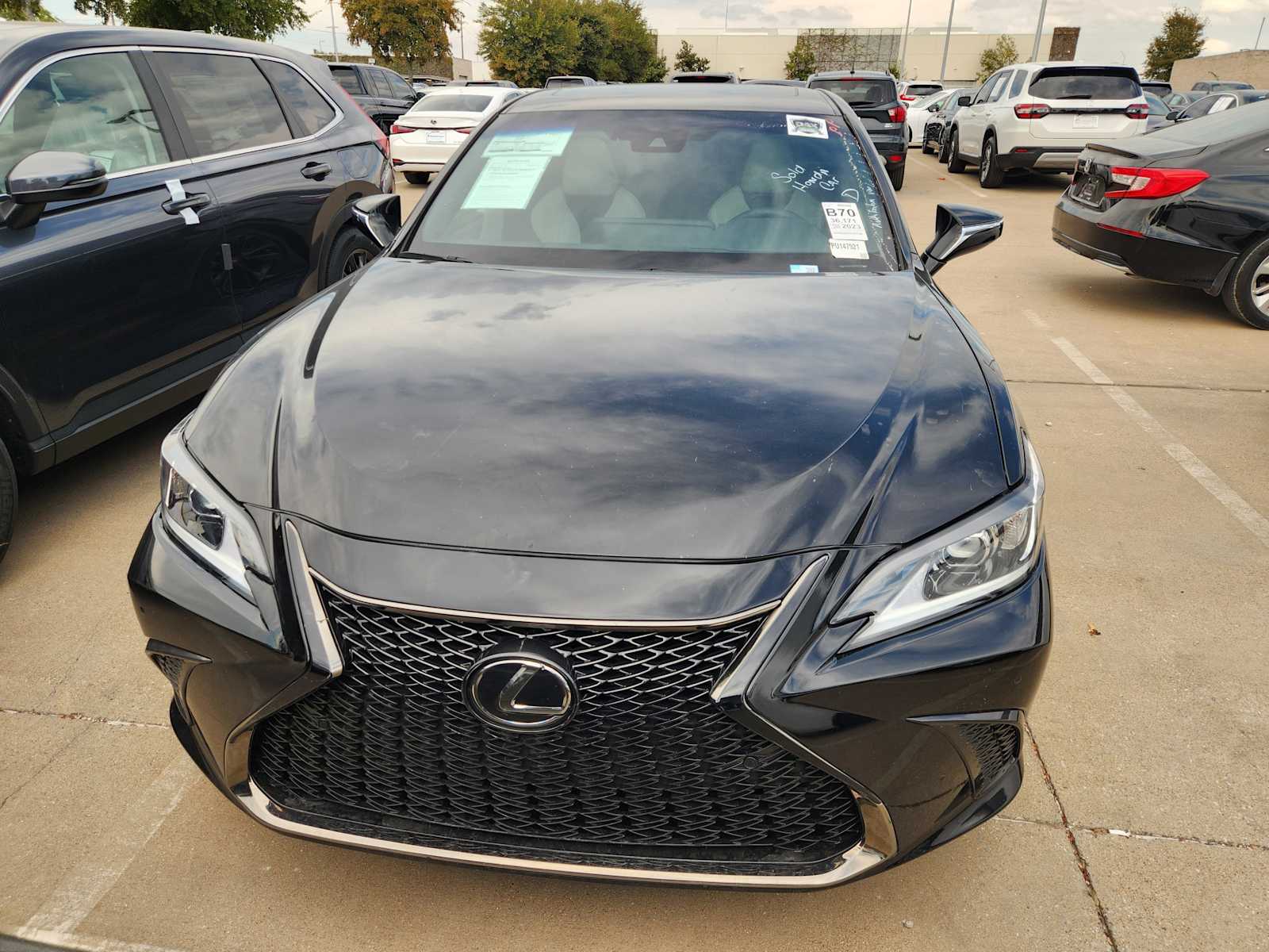 Thumbnail: 2023 Lexus ES - 2
