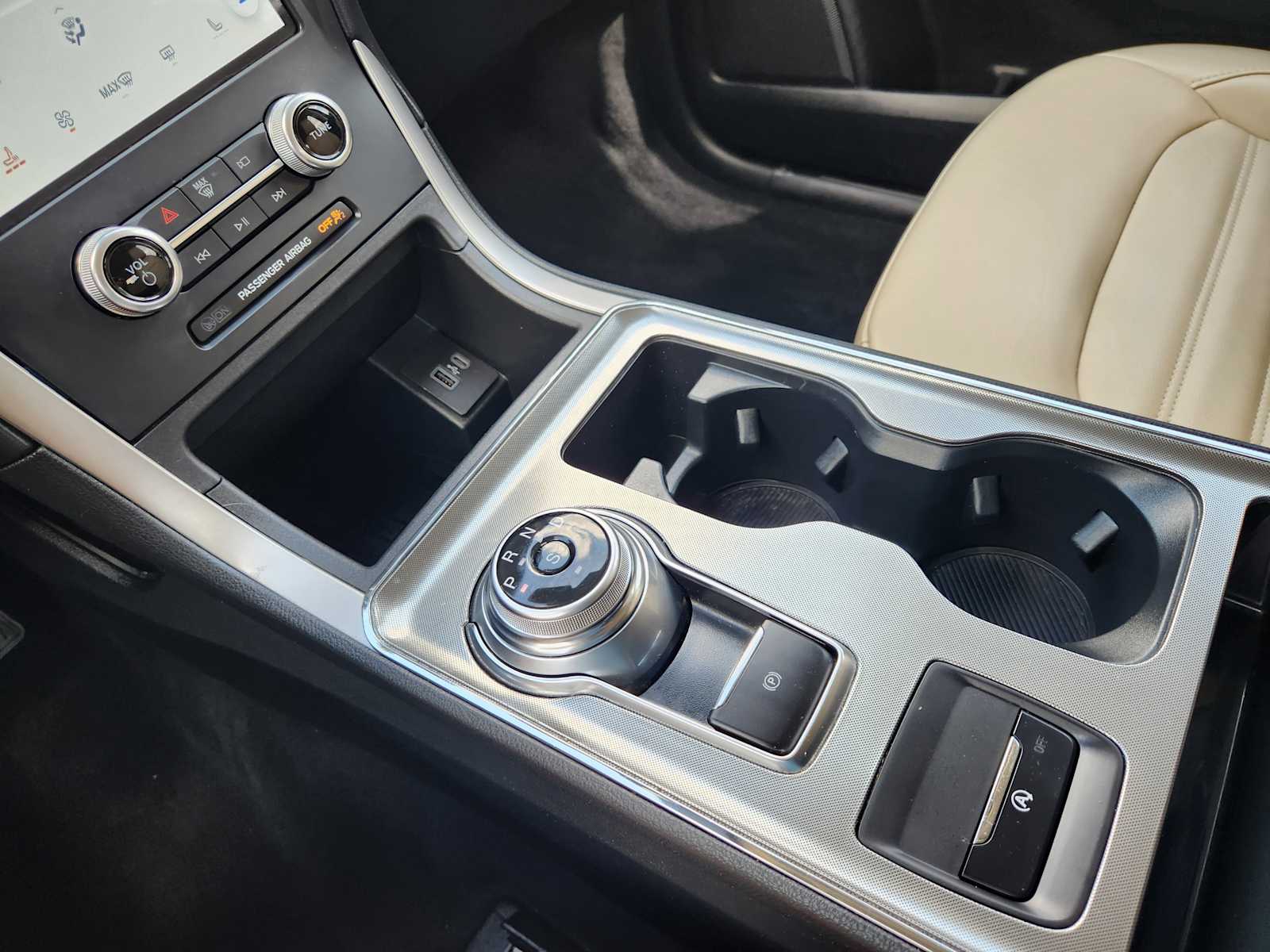 Thumbnail: 2022 Ford Edge - 17