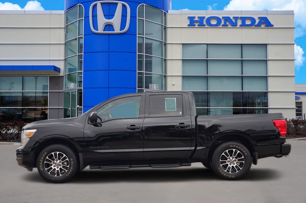 Used 2022 Nissan Titan SV Truck Crew Cab