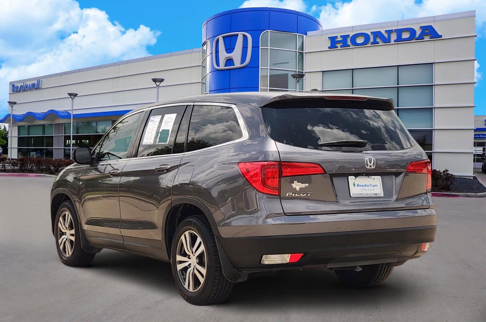 Thumbnail: 2017 Honda Pilot - 4