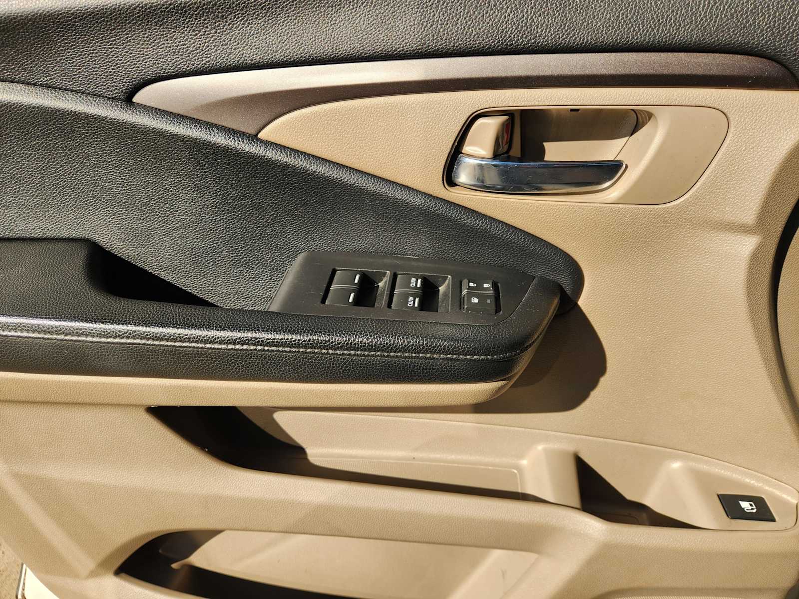 Thumbnail: 2017 Honda Pilot - 30