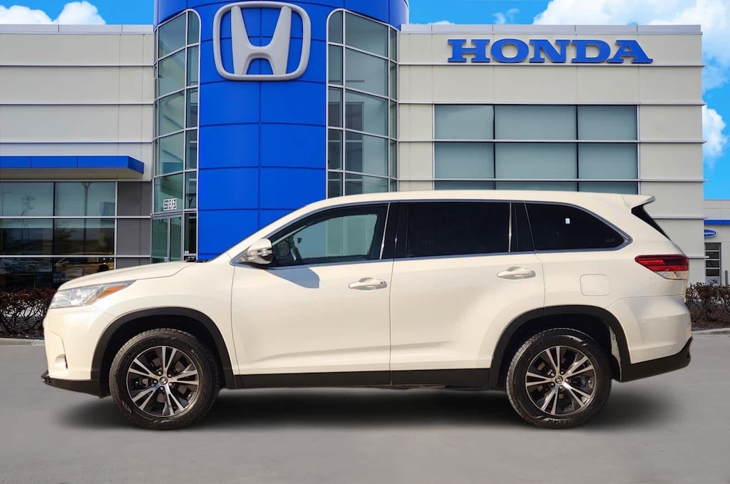 Used 2019 Toyota Highlander LE Plus V6 SUV