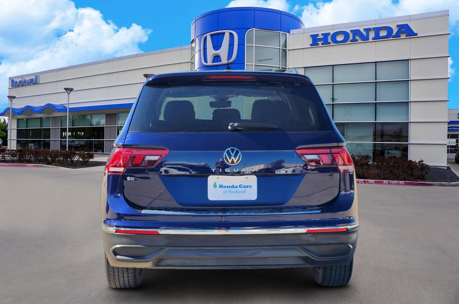 Thumbnail: 2023 Volkswagen Tiguan - 4