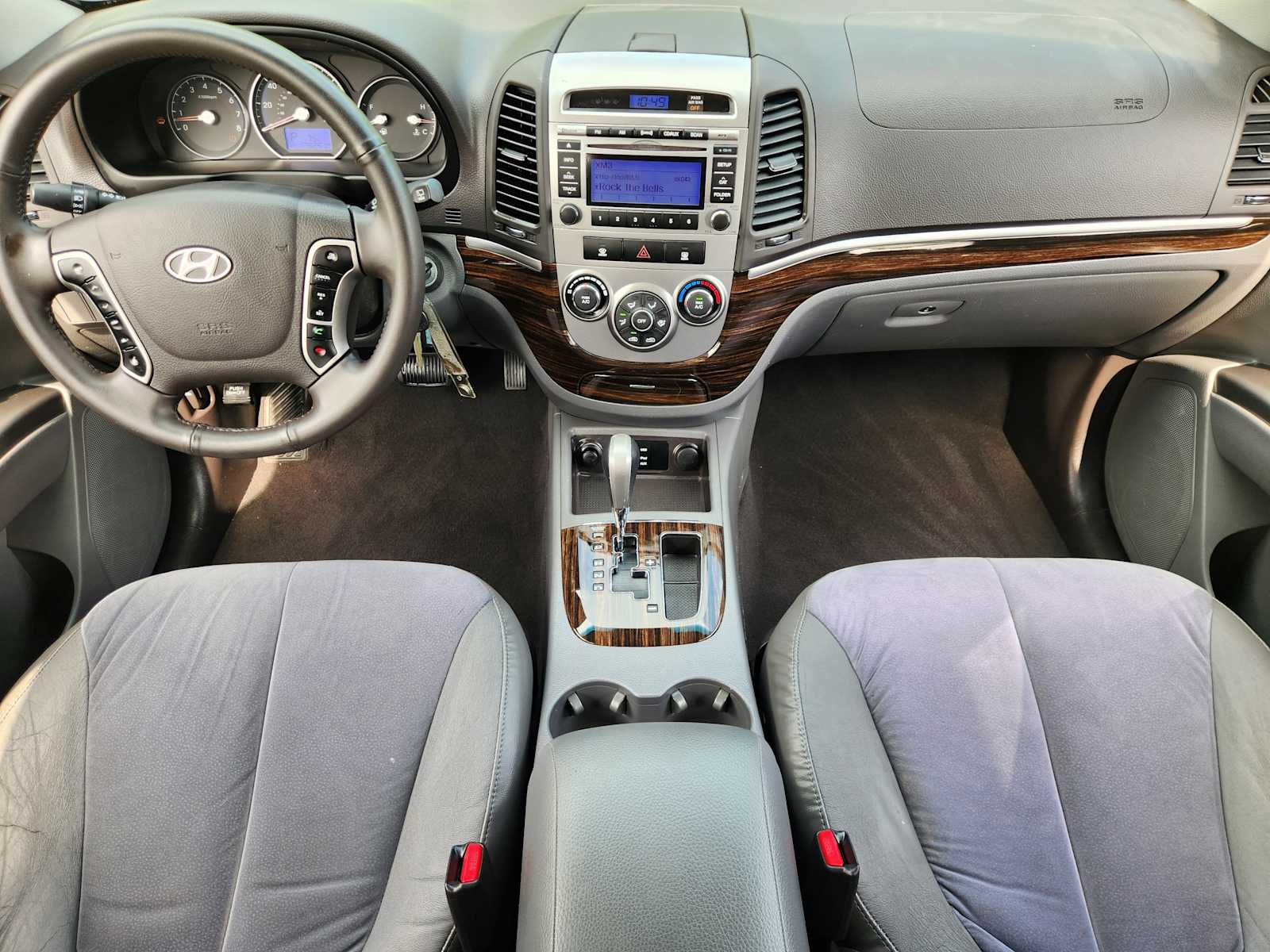 Thumbnail: 2010 Hyundai Santa Fe - 10