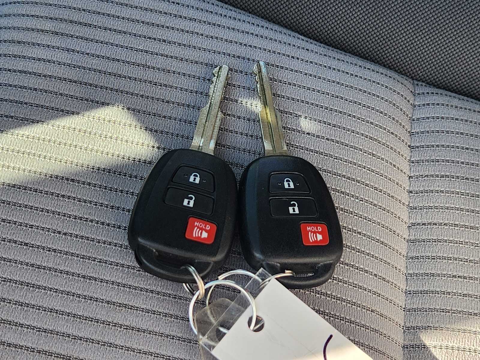 Thumbnail: 2015 Toyota RAV4 - 20