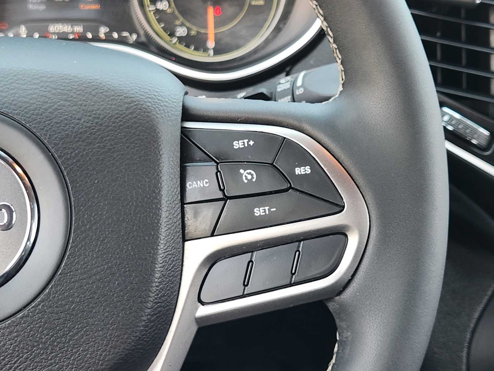 Thumbnail: 2021 Jeep Cherokee - 32