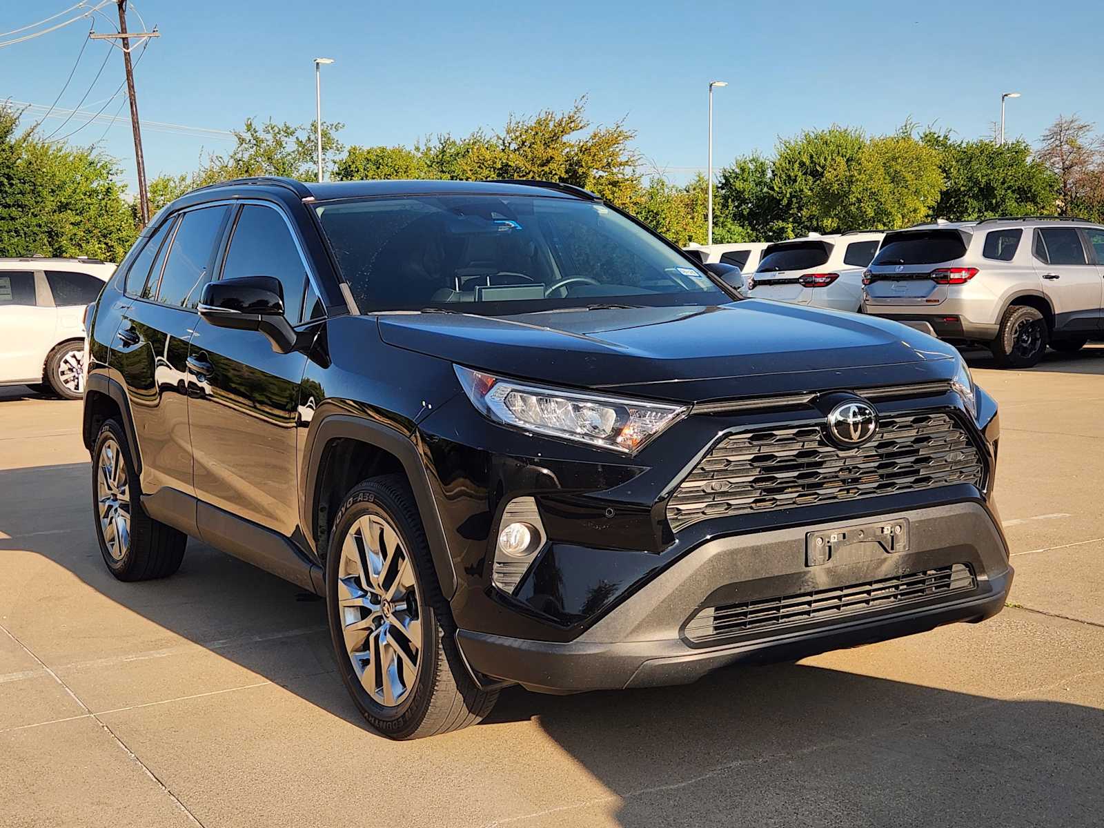 2021 Toyota RAV4 XLE Premium photo 3
