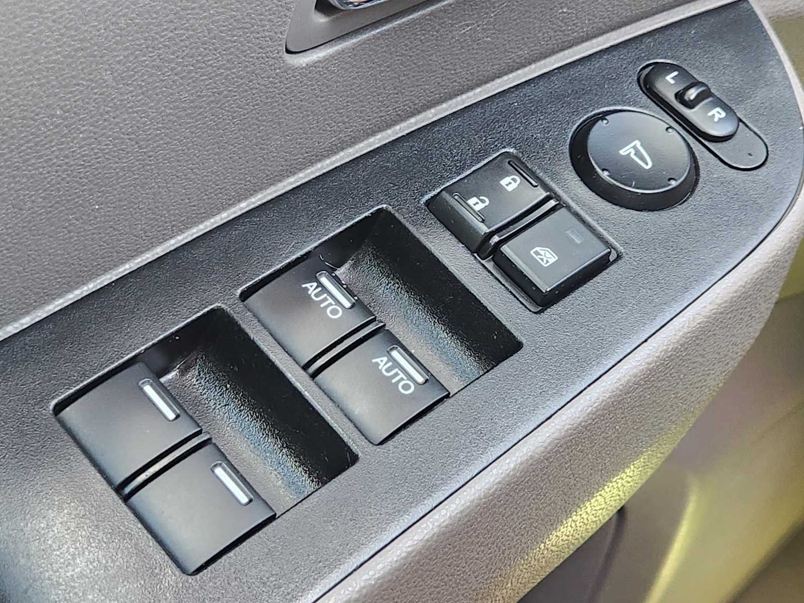 Thumbnail: 2014 Honda Odyssey - 31