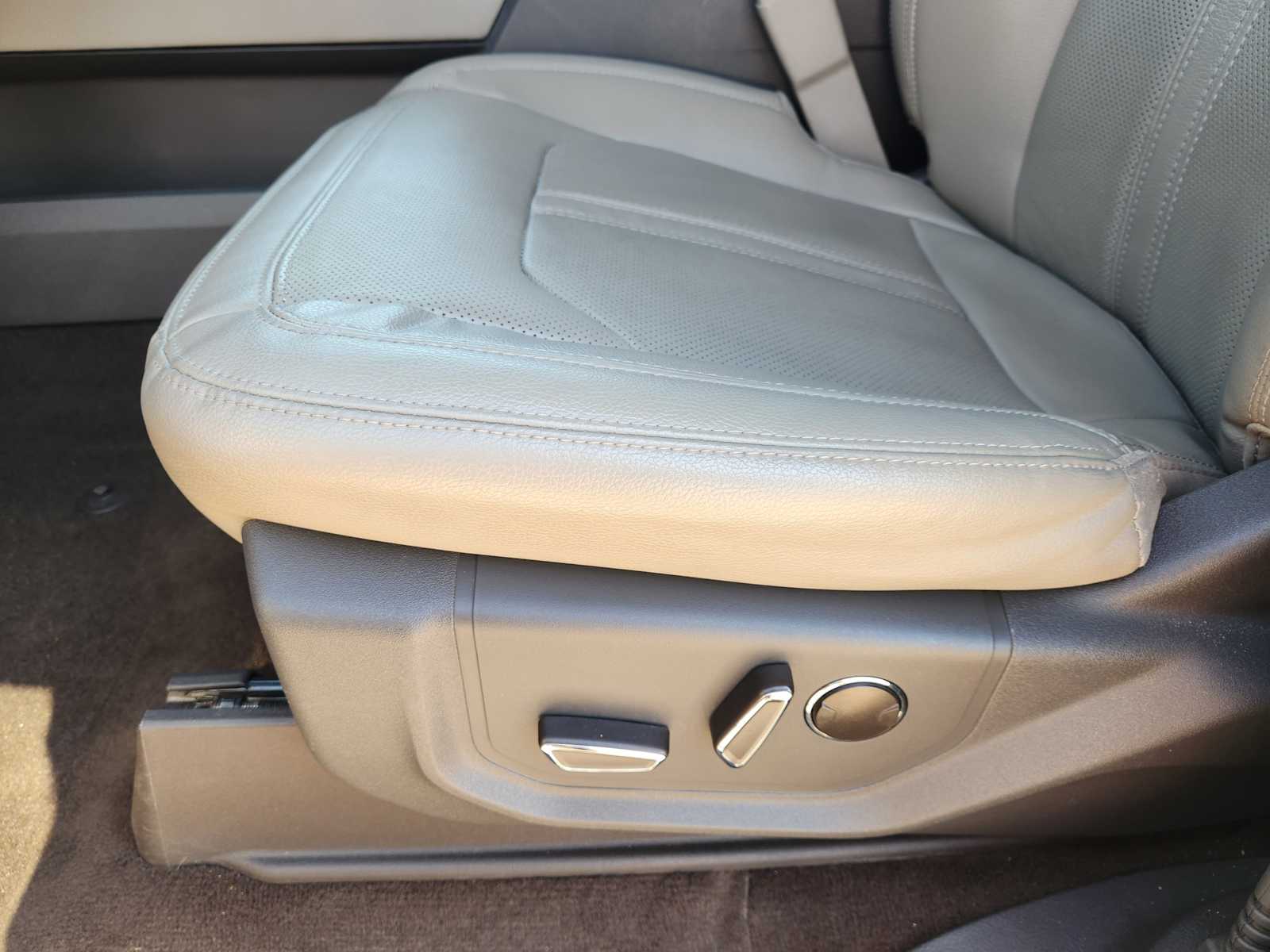 Thumbnail: 2021 Ford Expedition - 31