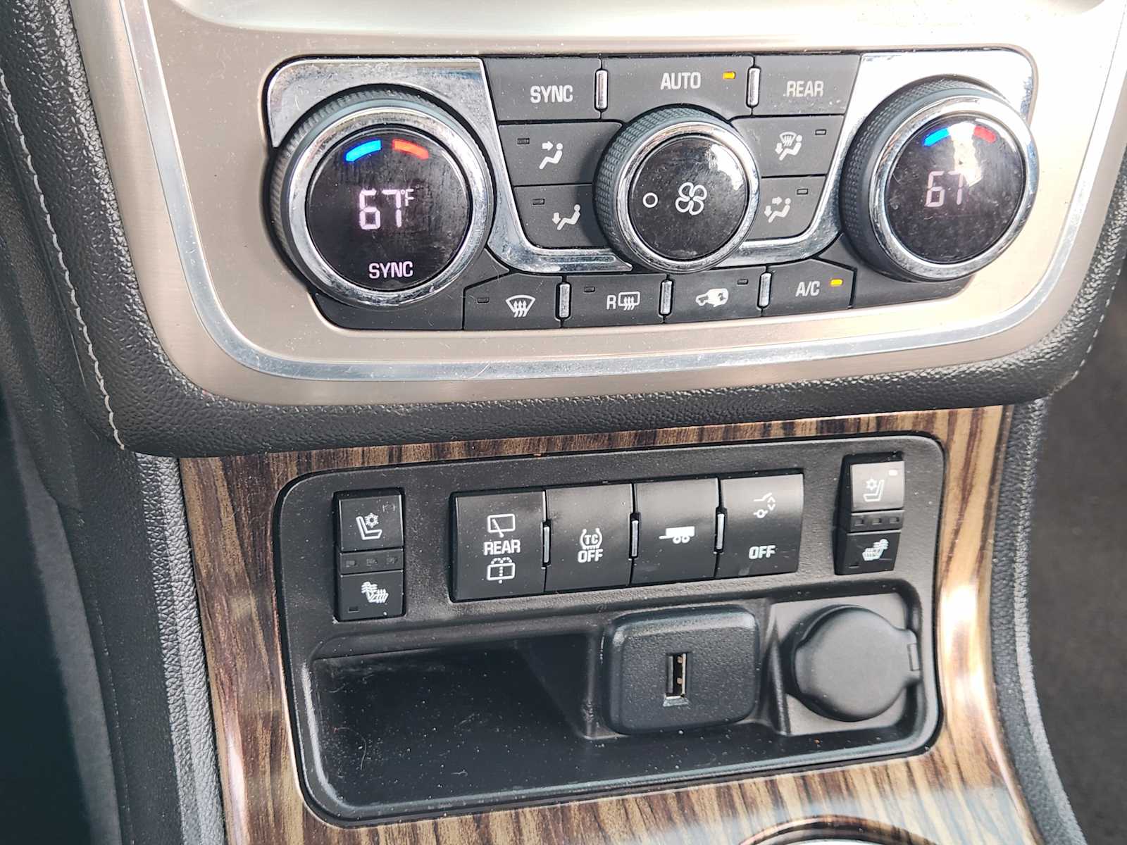 Thumbnail: 2015 GMC Acadia - 27