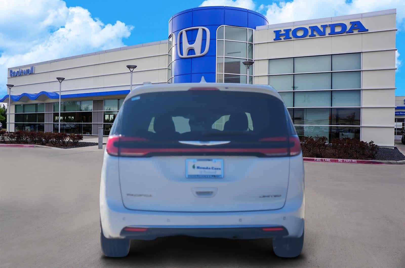 Thumbnail: 2022 Chrysler Pacifica - 5