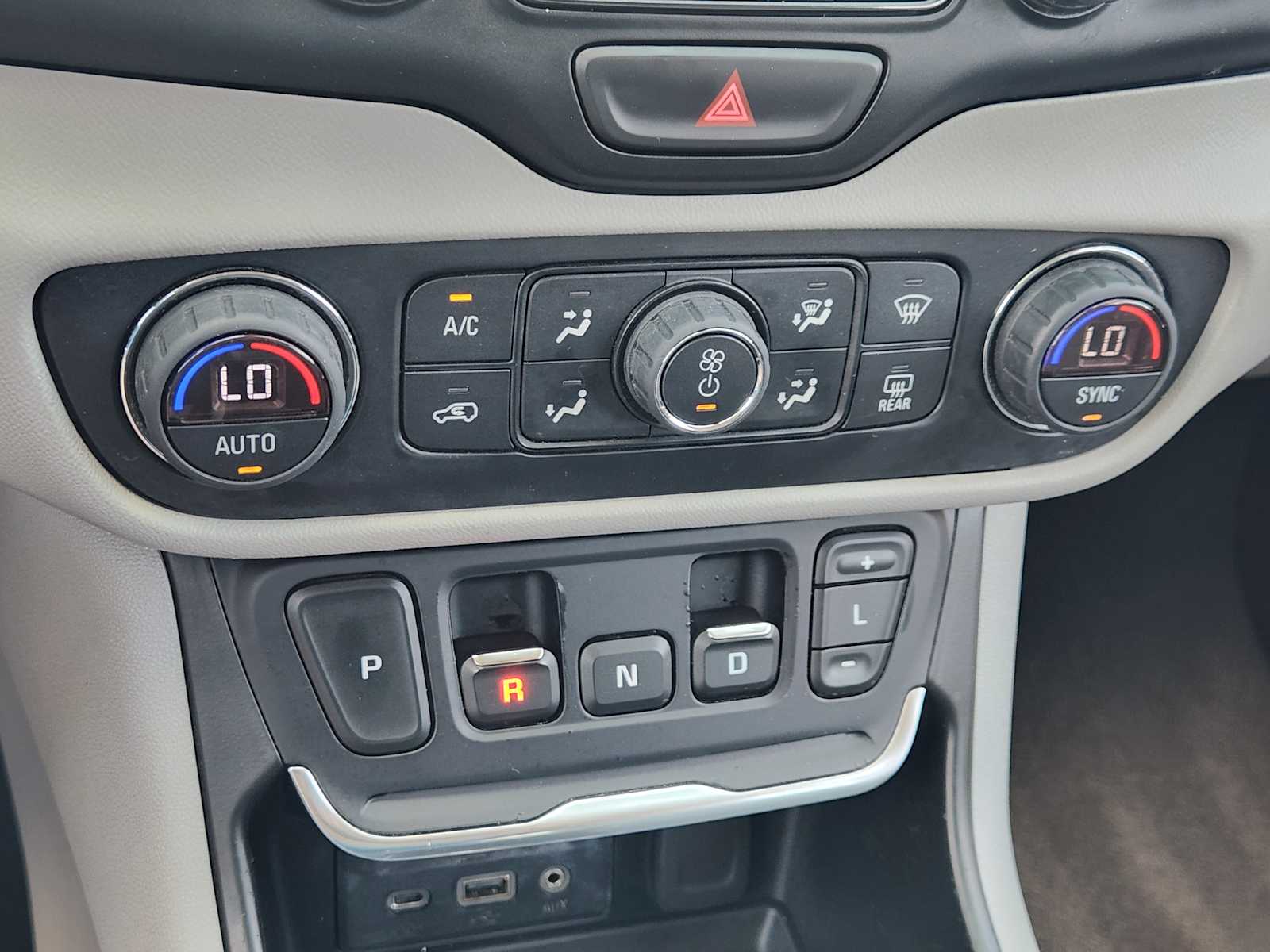 Thumbnail: 2020 GMC Terrain - 25