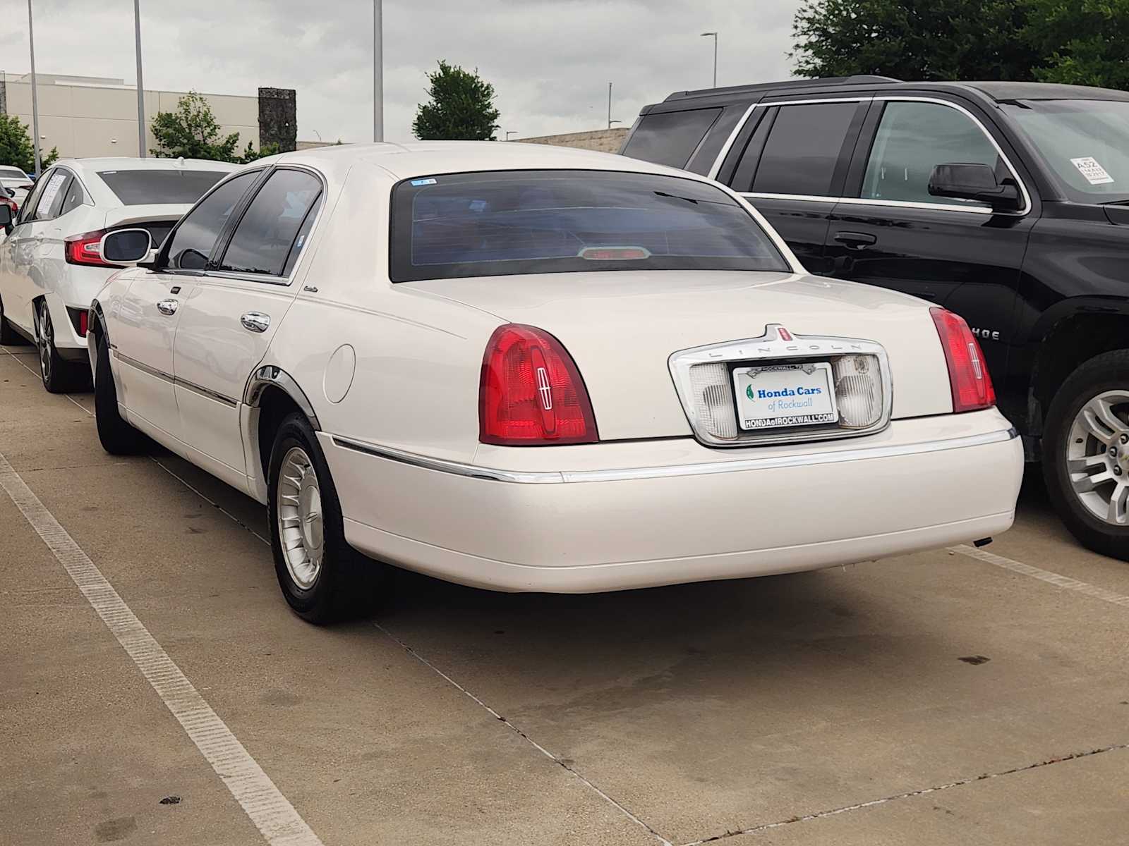 Thumbnail: 2001 Lincoln Town Car - 6