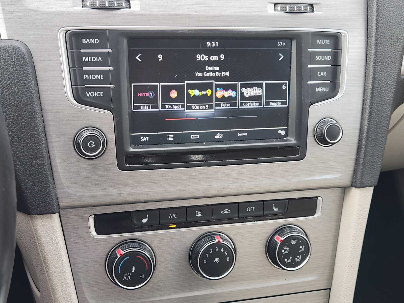 Thumbnail: 2017 Volkswagen Golf - 16