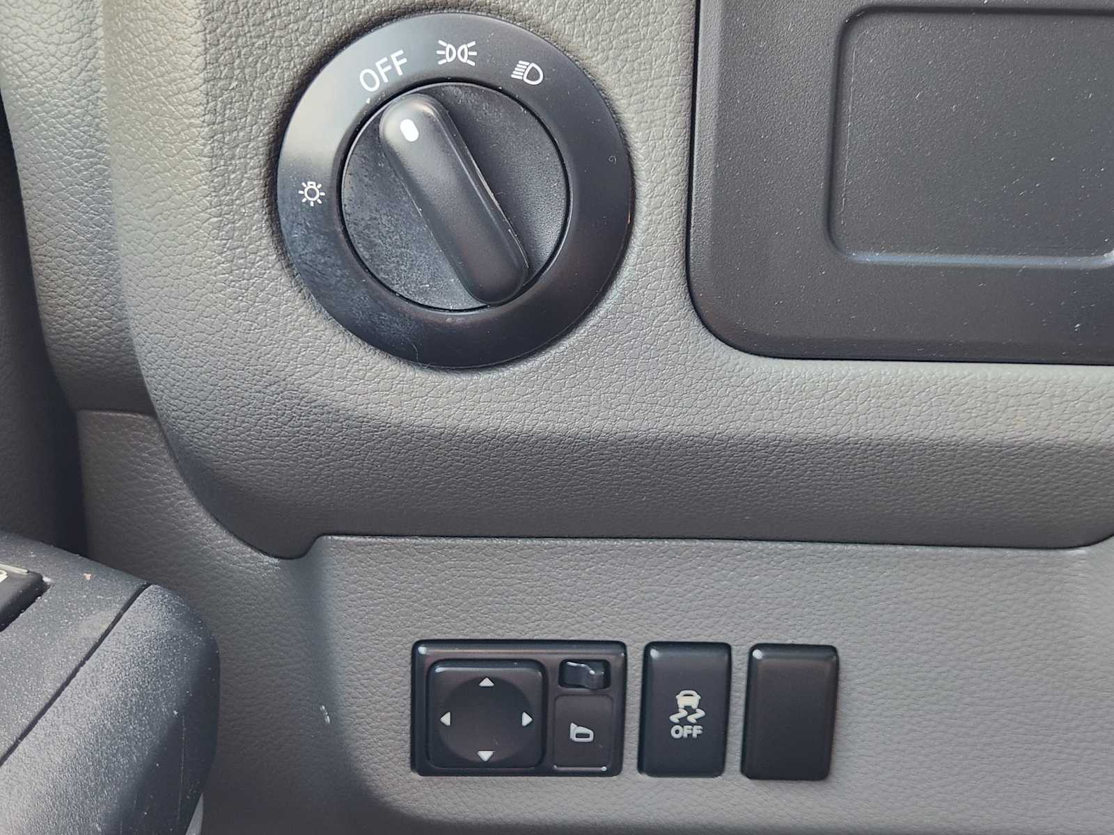 Thumbnail: 2013 Nissan NV - 29