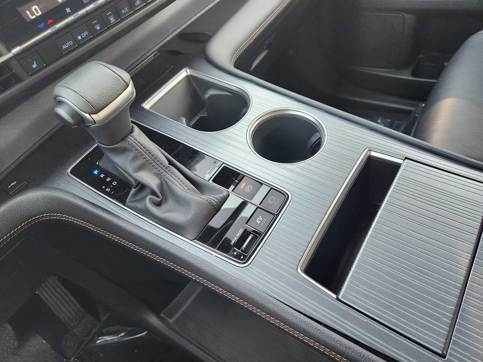 Thumbnail: 2023 Toyota Sienna - 17