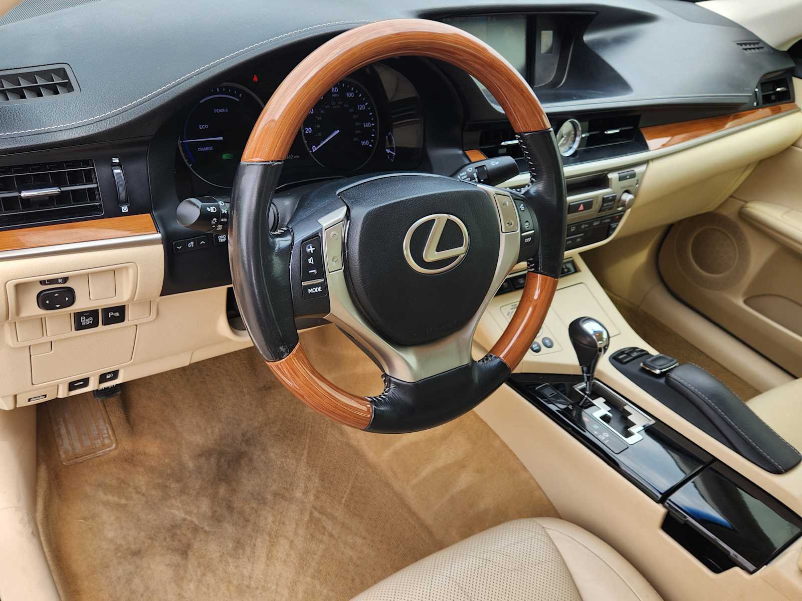 Thumbnail: 2015 Lexus ES - 2