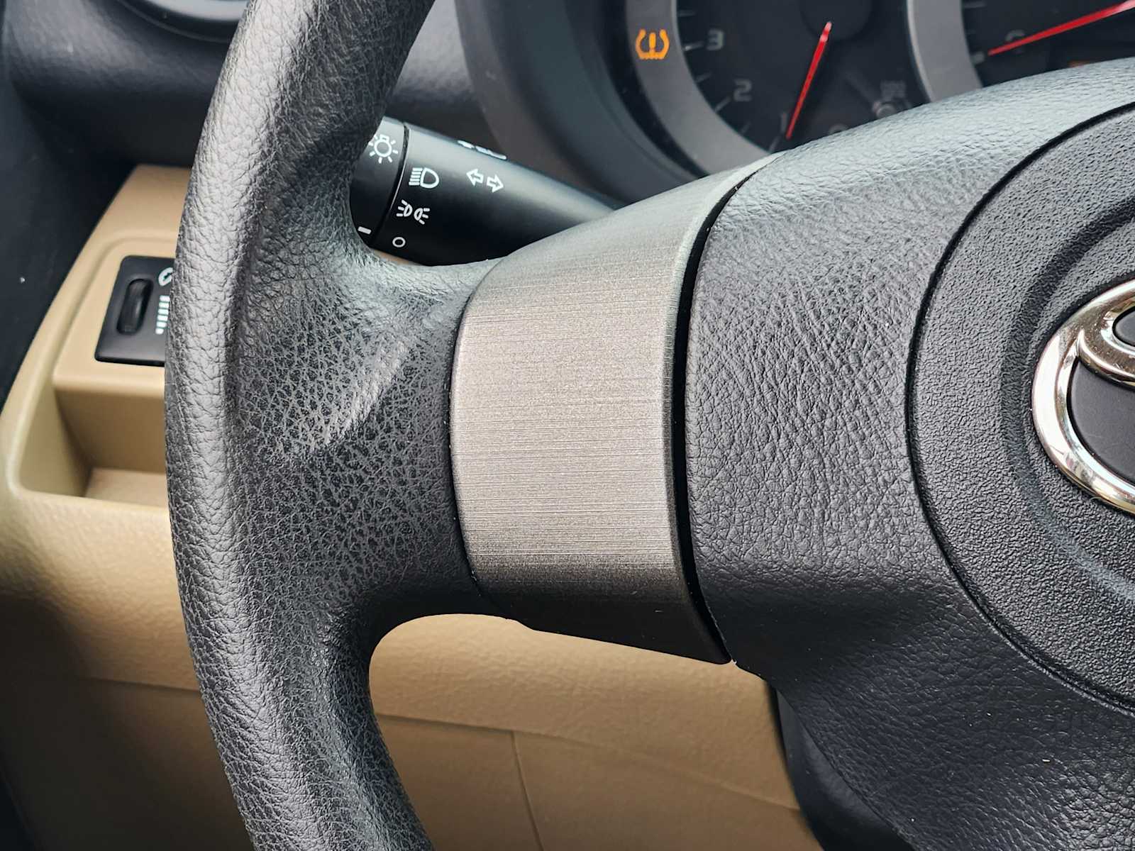 Thumbnail: 2011 Toyota RAV4 - 32