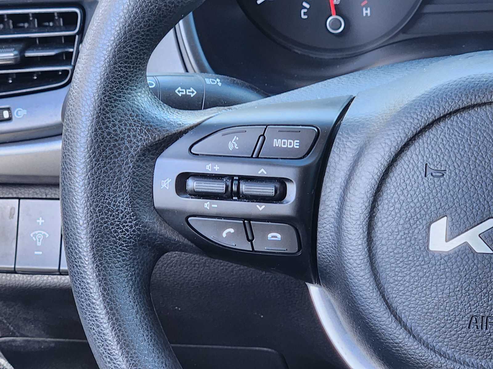 Thumbnail: 2023 Kia Rio - 31