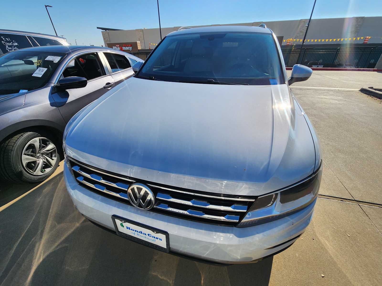 2018 Volkswagen Tiguan SEL photo 2
