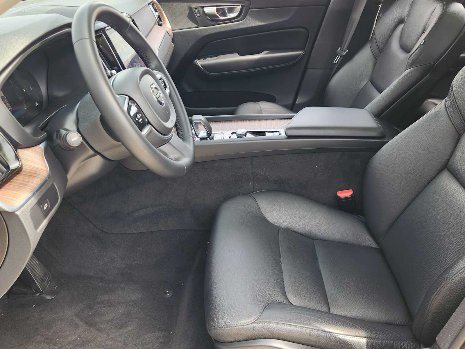 Thumbnail: 2023 Volvo XC60 - 11