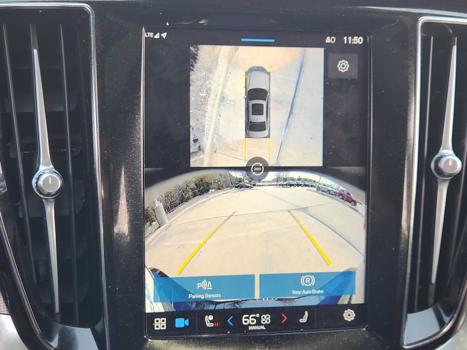 Thumbnail: 2024 Volvo S60 - 25