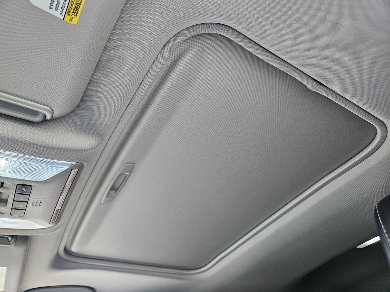 Thumbnail: 2021 Toyota RAV4 - 32