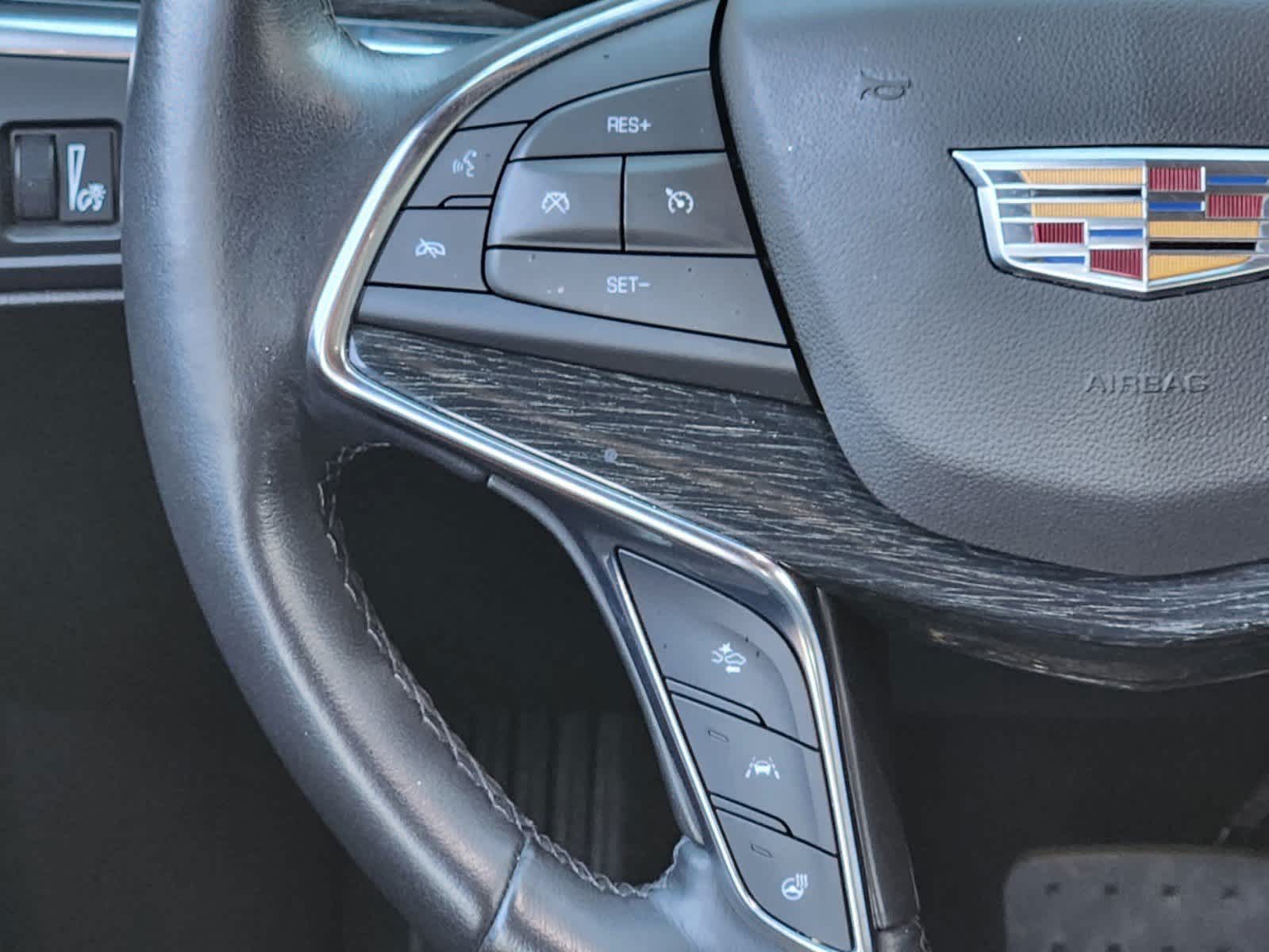 Thumbnail: 2021 Cadillac XT5 - 32