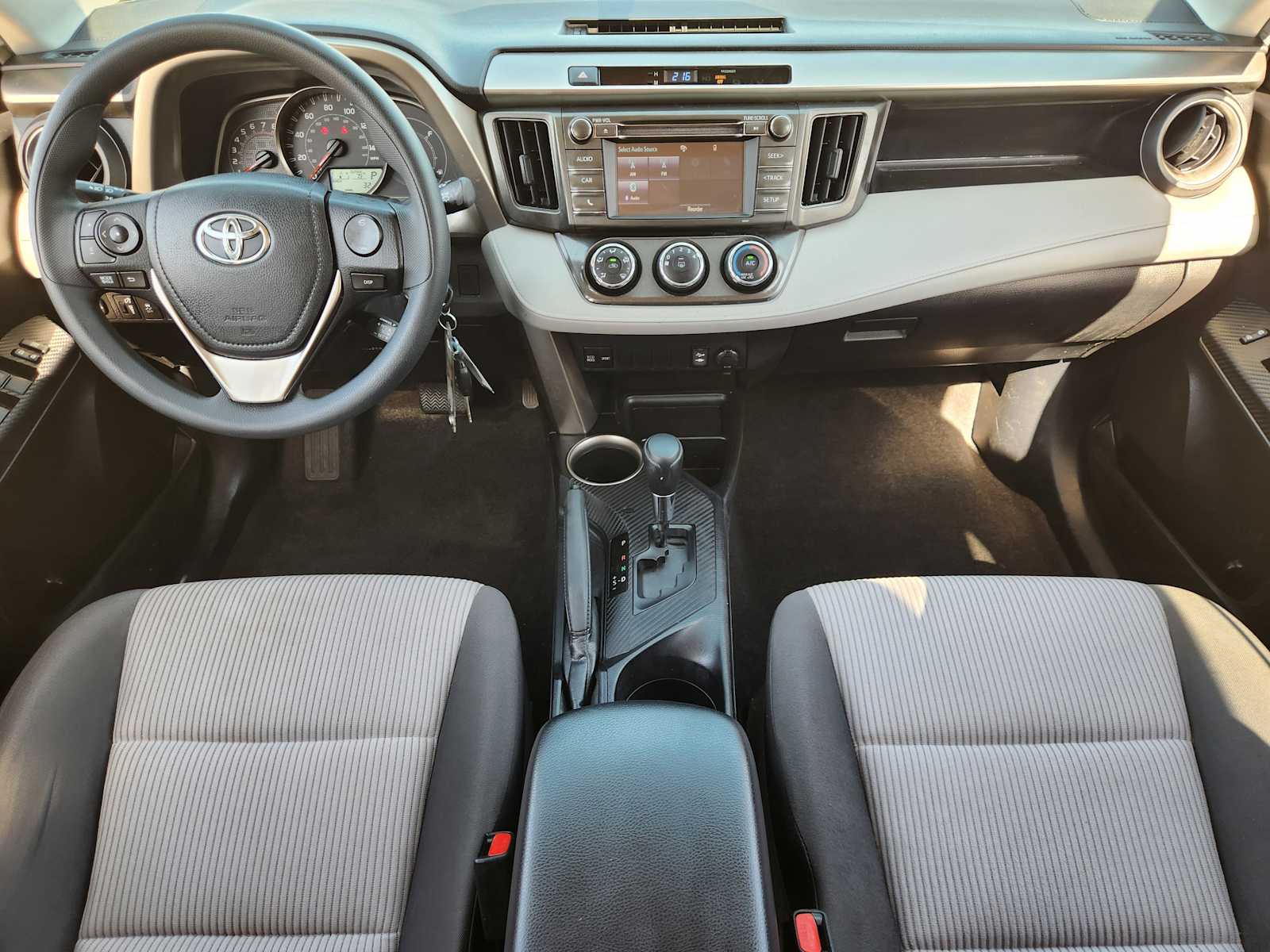 Thumbnail: 2015 Toyota RAV4 - 10