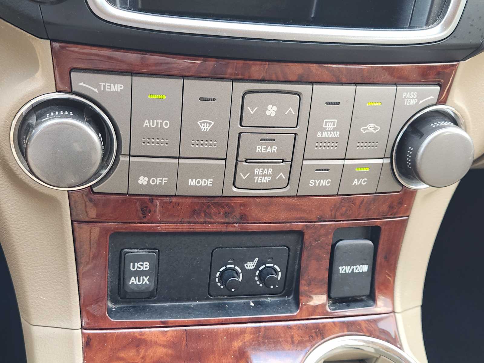 Thumbnail: 2013 Toyota Highlander - 27
