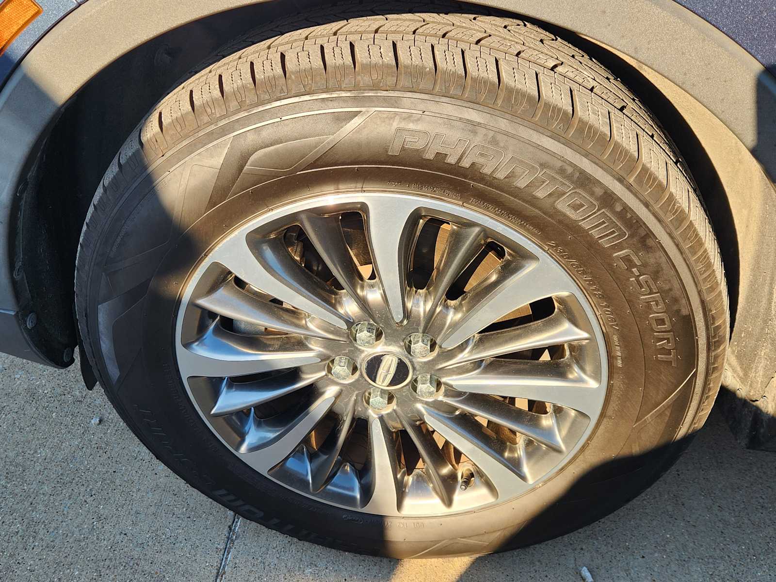 Thumbnail: 2019 Lincoln Nautilus - 11