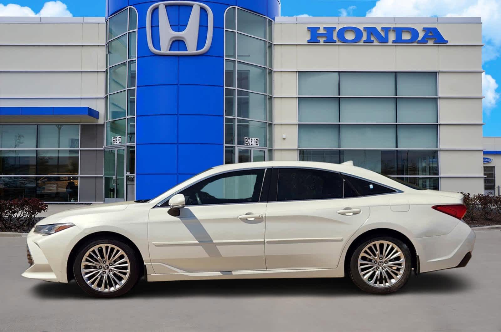 Thumbnail: 2020 Toyota Avalon - 3