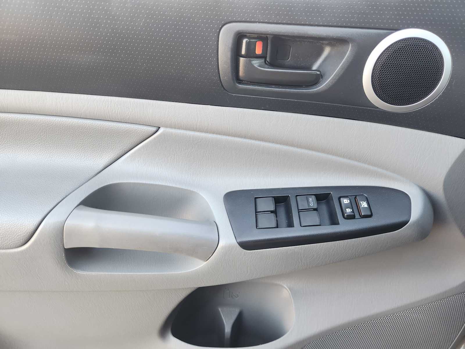 Thumbnail: 2013 Toyota Tacoma - 29